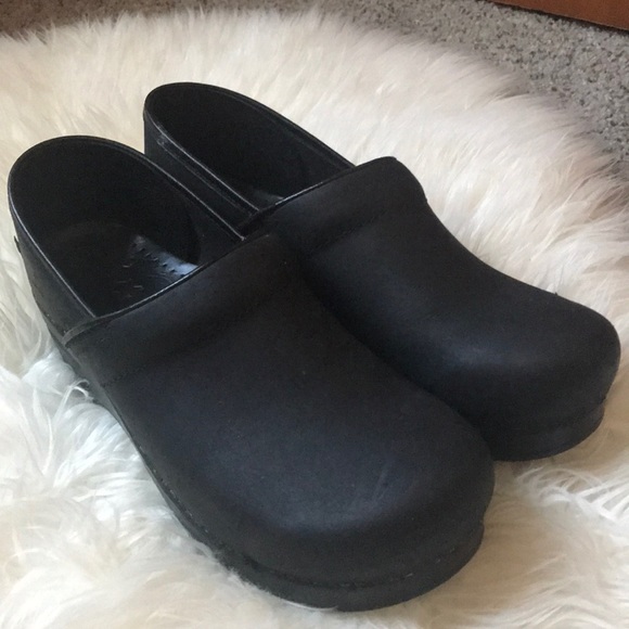 Dansko Shoes - Black size 41 Dansko clogs